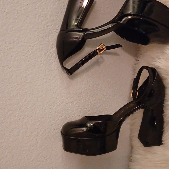 Chinese Laundry Platform, Block Heel, and Sturdy Ankle Strap. - Picture 3 of 6